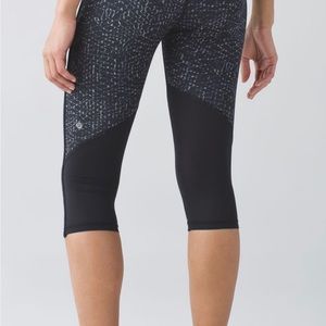 Lululemon crop 17” Samba Snake Leggings Battleship Black/Black